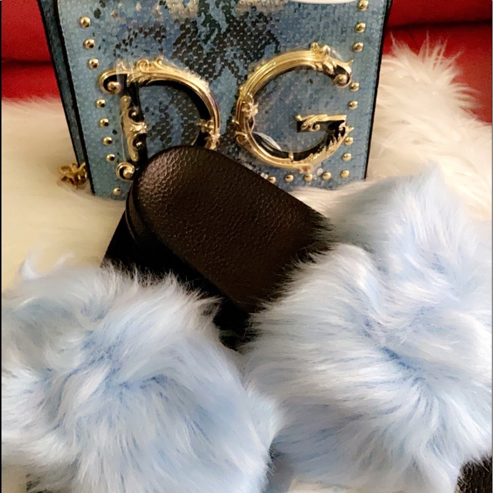 Fur slippers